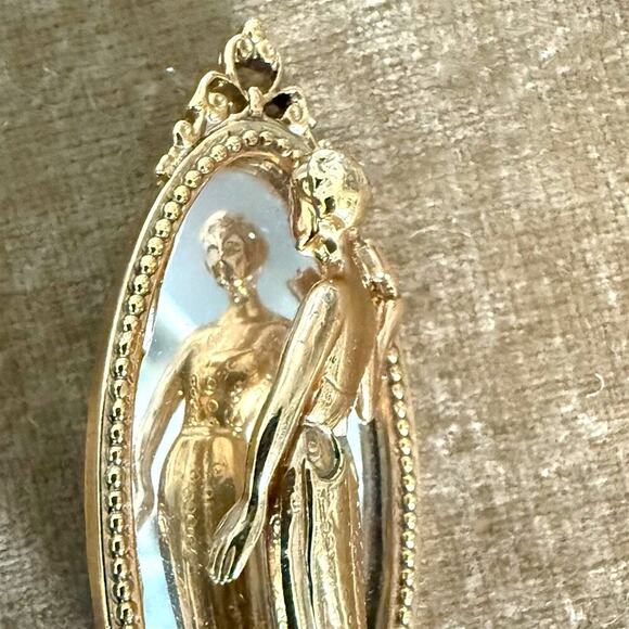 Vintage Lady Woman In Mirror Brooch Gold Tone Pin Oval Glamour Art Deco Nouveau - Picture 3 of 6